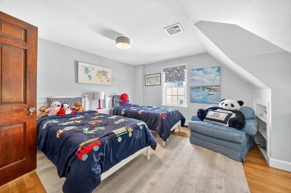 51 Elm St, Hingham, MA 02043