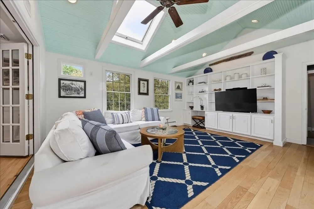 10 Ocean View Dr, Hingham, MA 02043