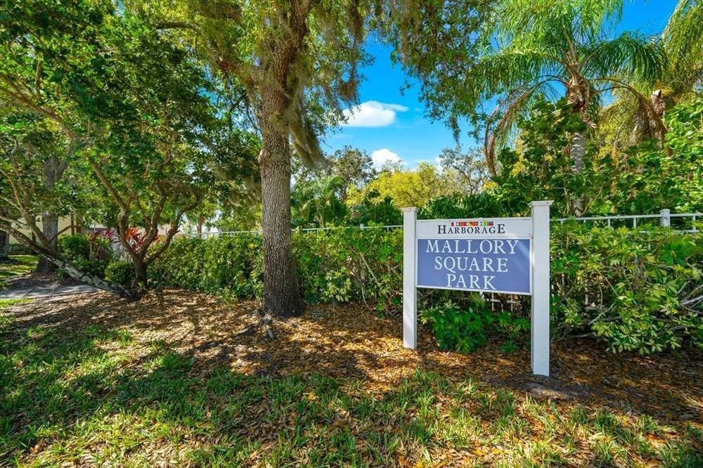 5637 Whitehead St, Bradenton, FL 34203
