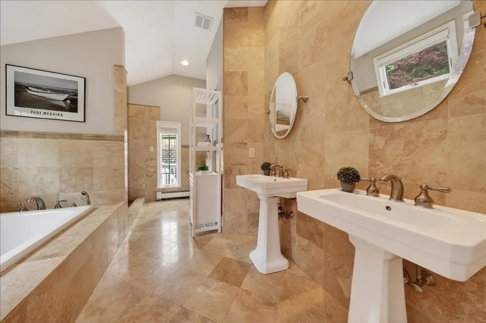 10 Ocean View Dr, Hingham, MA 02043