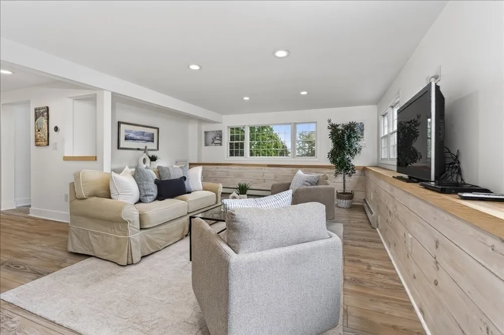 10 Ocean View Dr, Hingham, MA 02043