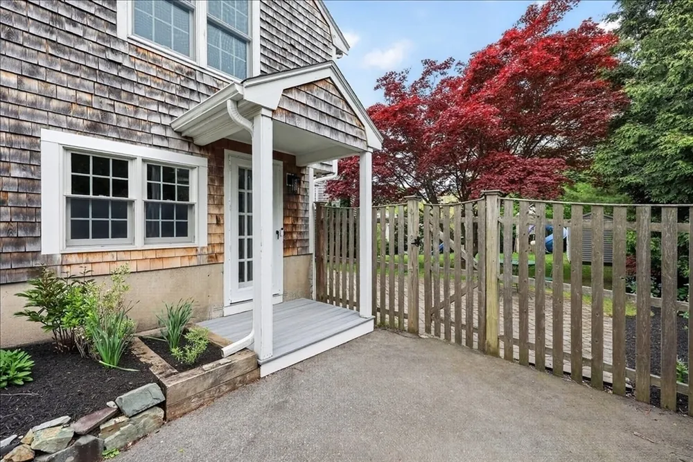 10 Ocean View Dr, Hingham, MA 02043