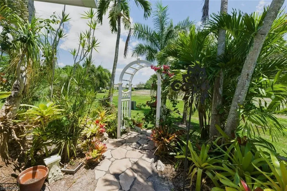 204 Estelle Ct, Naples, FL 34112