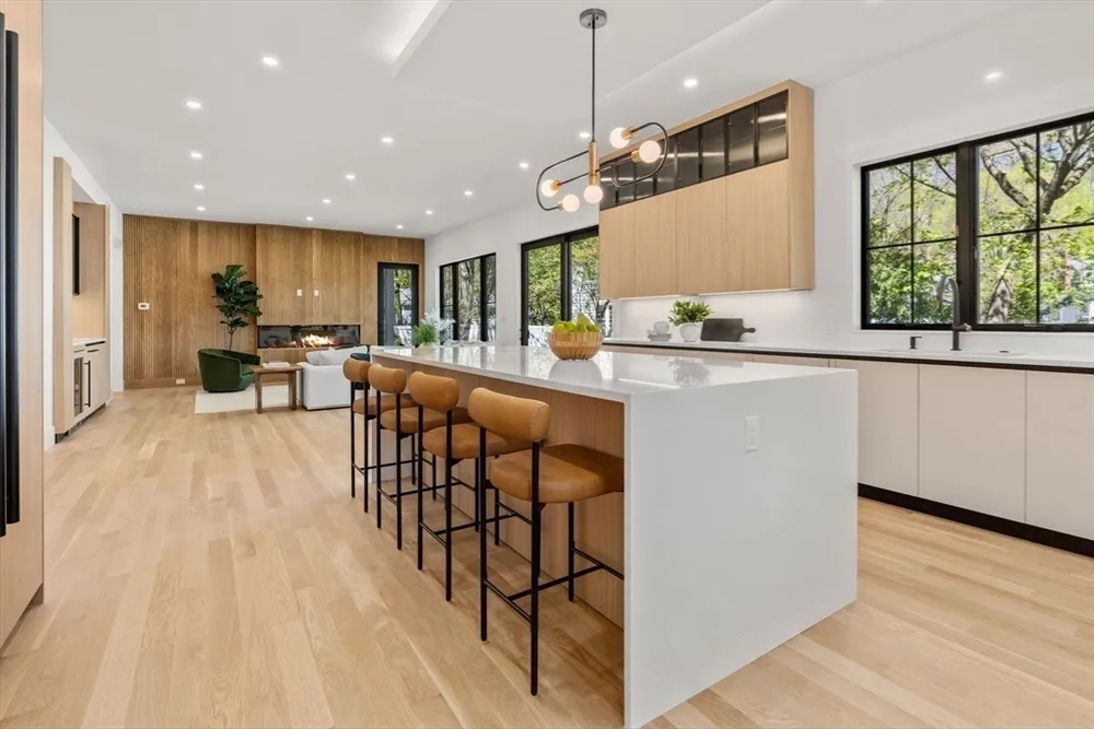 470 Quinobequin Rd, Newton, MA 02468