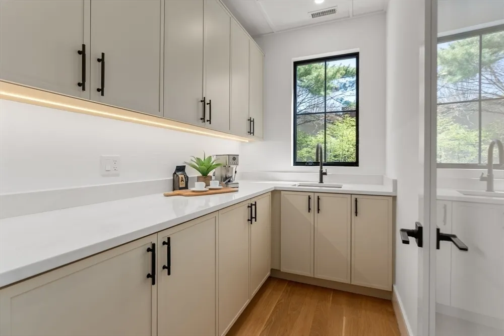 470 Quinobequin Rd, Newton, MA 02468