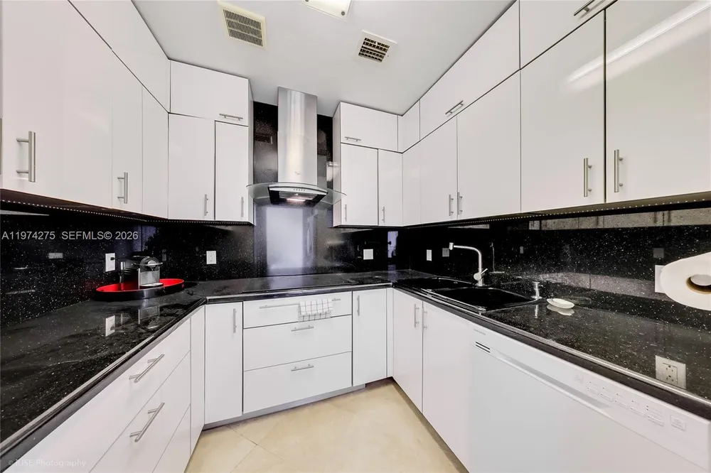 100 Lincoln Rd, Miami Beach, FL 33139