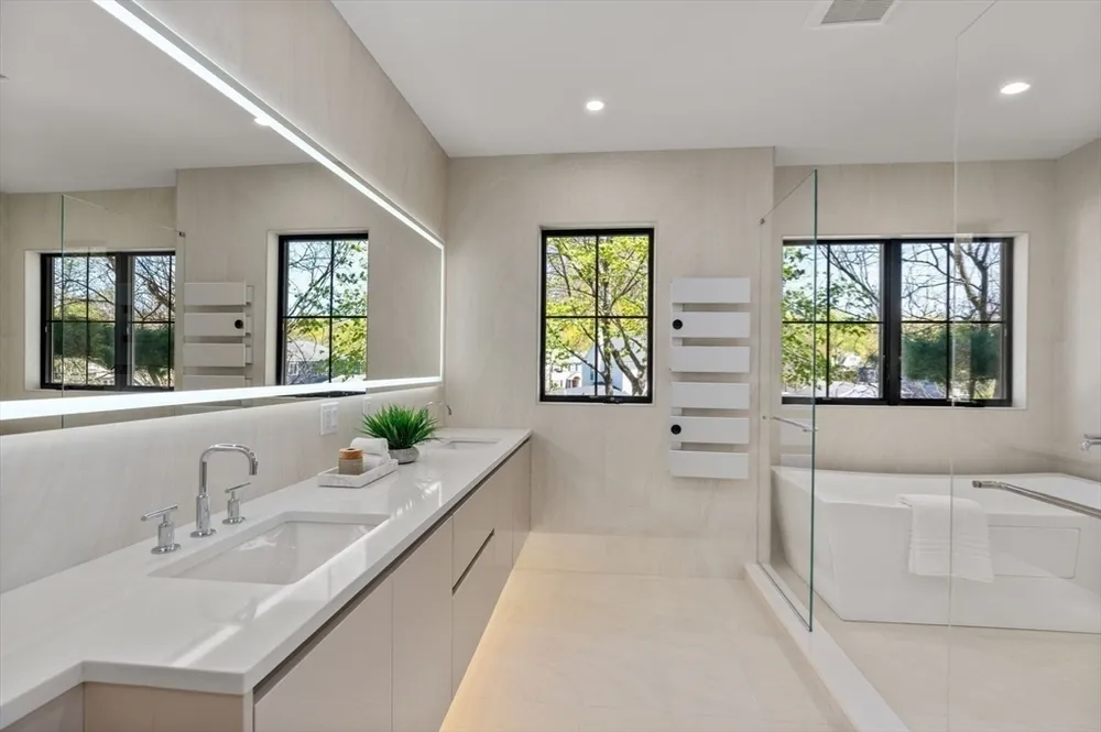 470 Quinobequin Rd, Newton, MA 02468