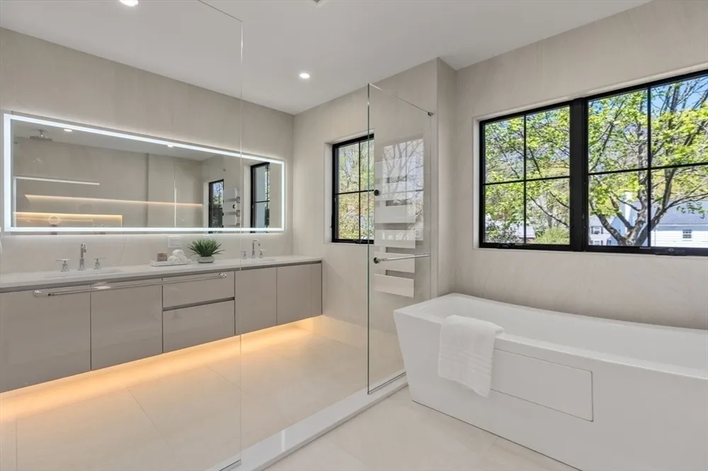 470 Quinobequin Rd, Newton, MA 02468