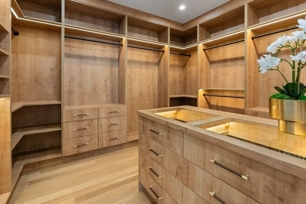 470 Quinobequin Rd, Newton, MA 02468