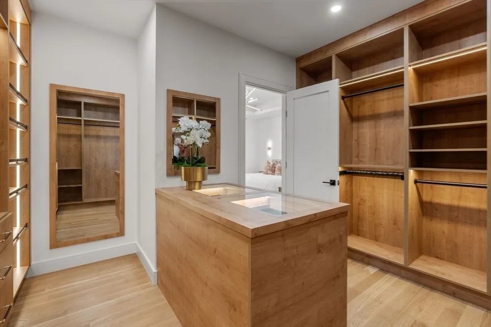 470 Quinobequin Rd, Newton, MA 02468