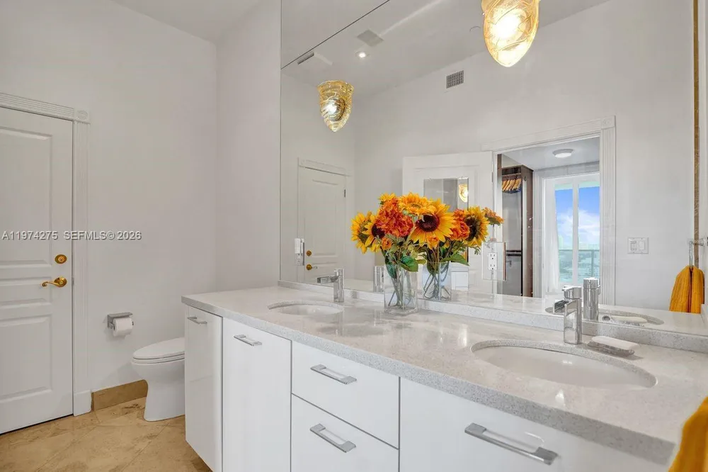 100 Lincoln Rd, Miami Beach, FL 33139