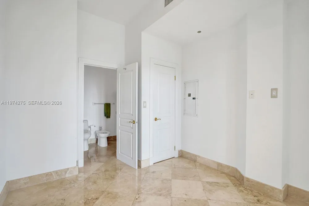 100 Lincoln Rd, Miami Beach, FL 33139