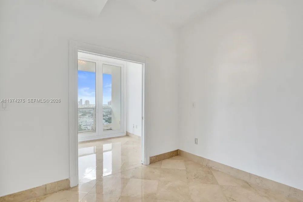100 Lincoln Rd, Miami Beach, FL 33139