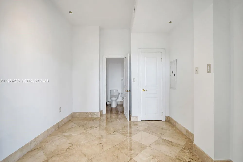 100 Lincoln Rd, Miami Beach, FL 33139