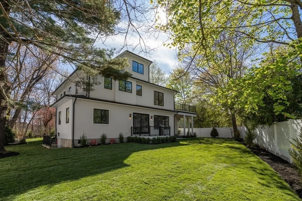 470 Quinobequin Rd, Newton, MA 02468