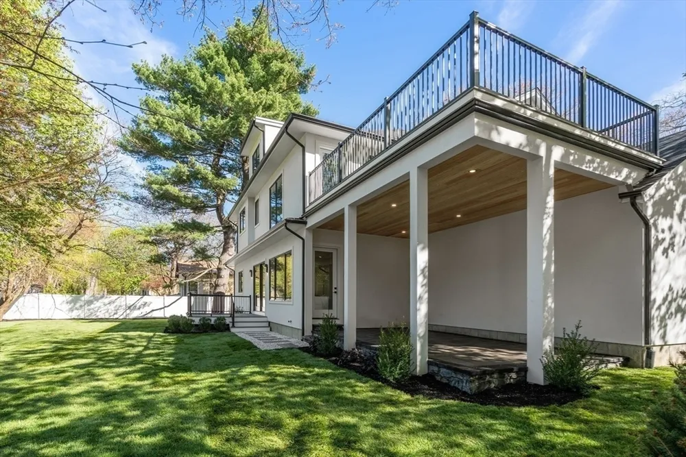470 Quinobequin Rd, Newton, MA 02468