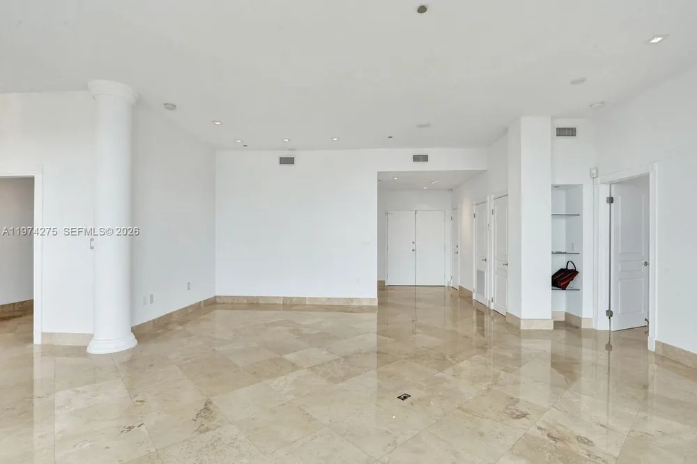 100 Lincoln Rd, Miami Beach, FL 33139