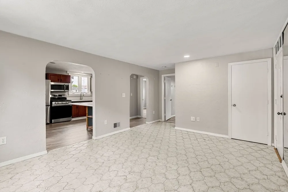 4 West St, Medford, MA 02155