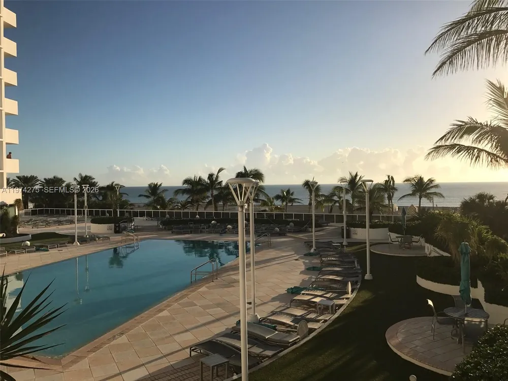 100 Lincoln Rd, Miami Beach, FL 33139
