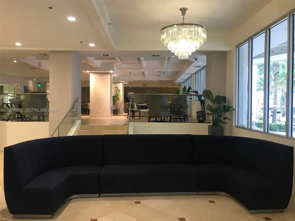 100 Lincoln Rd, Miami Beach, FL 33139