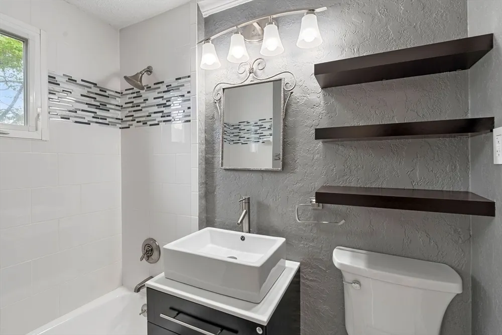 4 West St, Medford, MA 02155