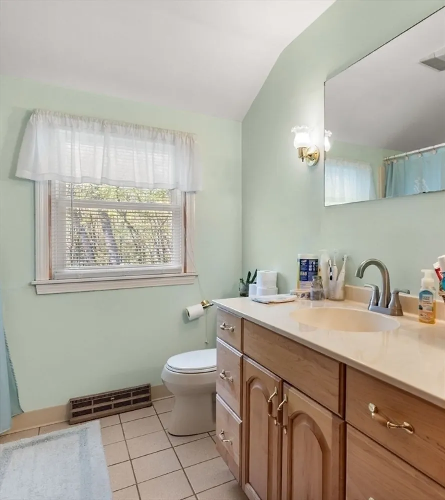 5 Forrest Rd, Westford, MA 01886