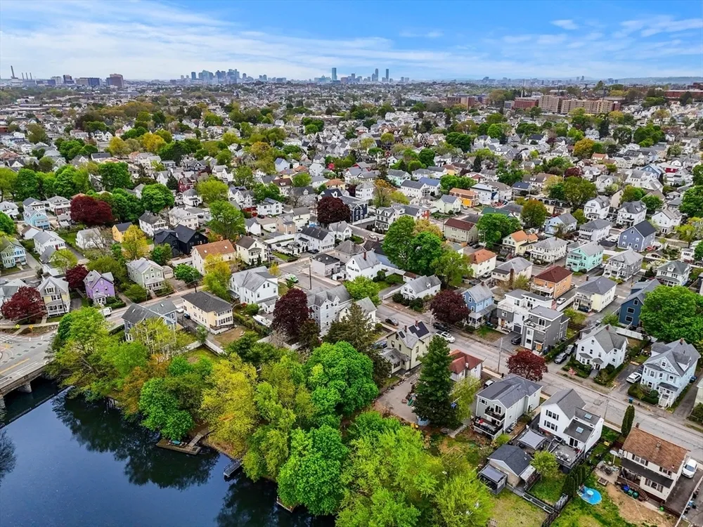 4 West St, Medford, MA 02155