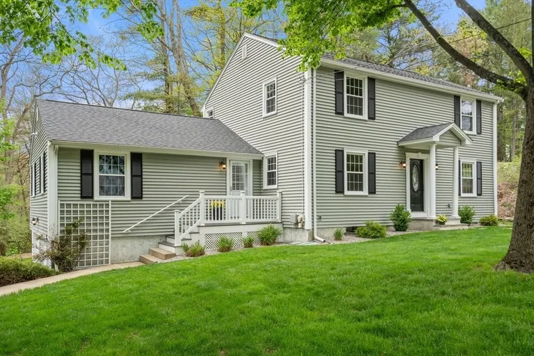 67 Blacksmith Dr, Medfield, MA 02052