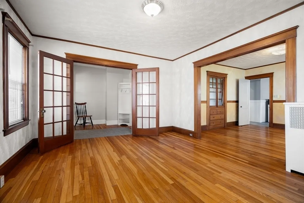 204 School St, Watertown, MA 02472