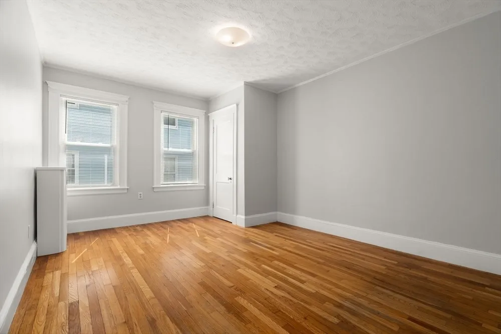 204 School St, Watertown, MA 02472