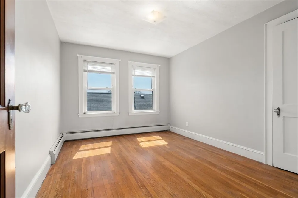 204 School St, Watertown, MA 02472