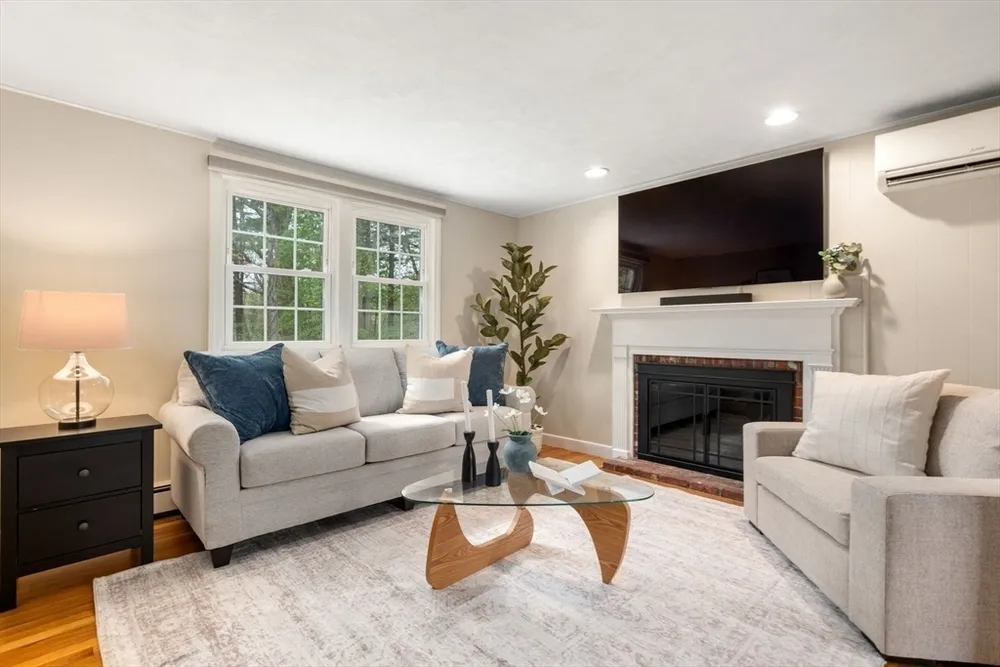 67 Blacksmith Dr, Medfield, MA 02052