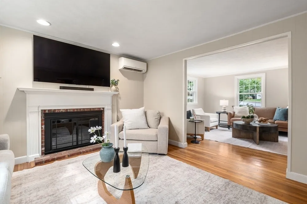 67 Blacksmith Dr, Medfield, MA 02052