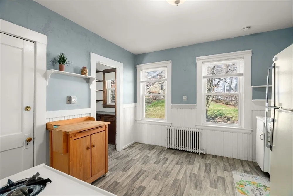204 School St, Watertown, MA 02472