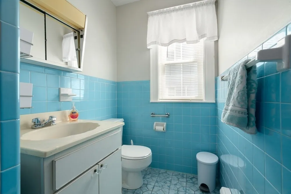 204 School St, Watertown, MA 02472