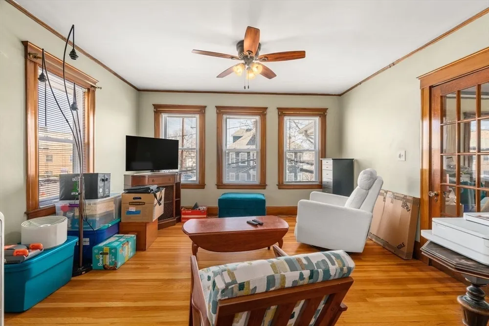 204 School St, Watertown, MA 02472