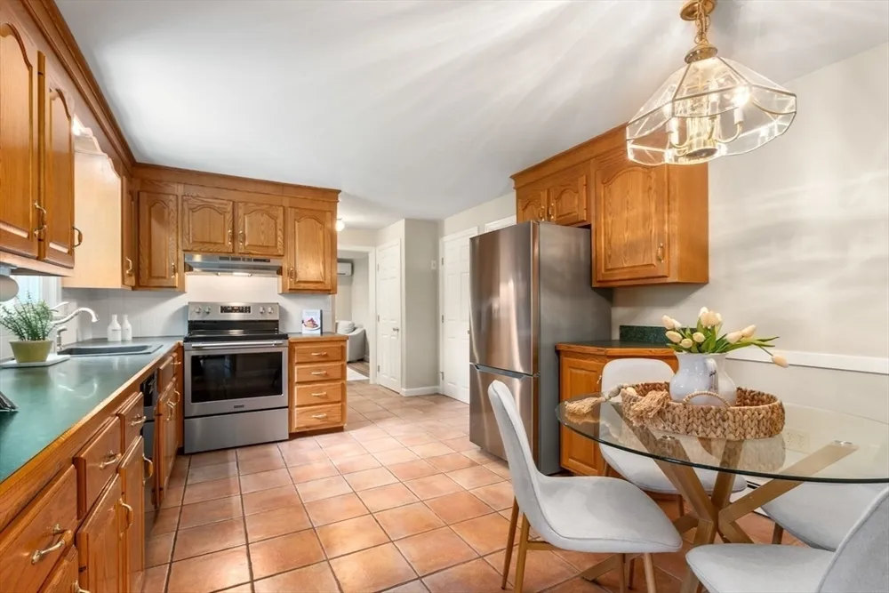 67 Blacksmith Dr, Medfield, MA 02052