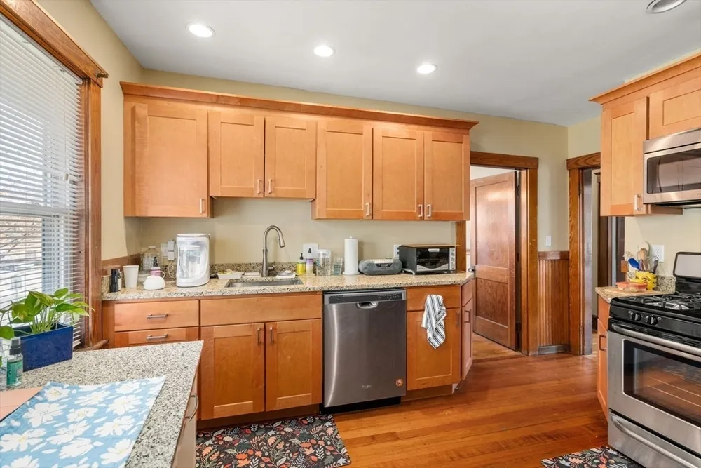 204 School St, Watertown, MA 02472