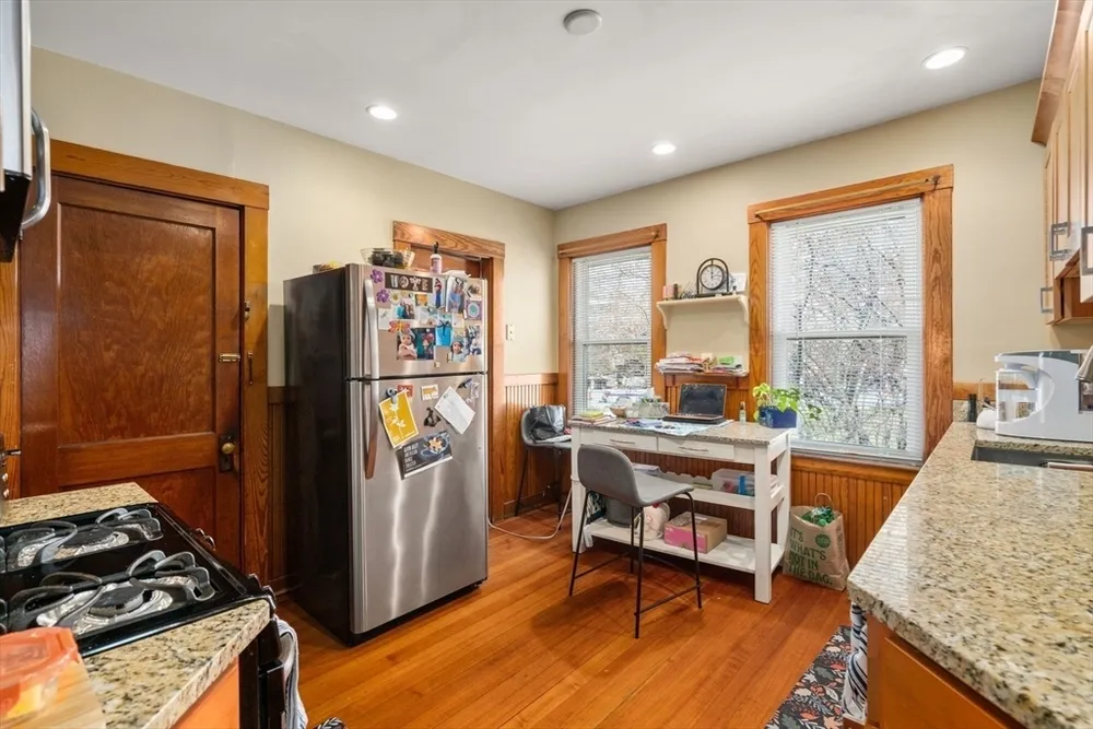 204 School St, Watertown, MA 02472