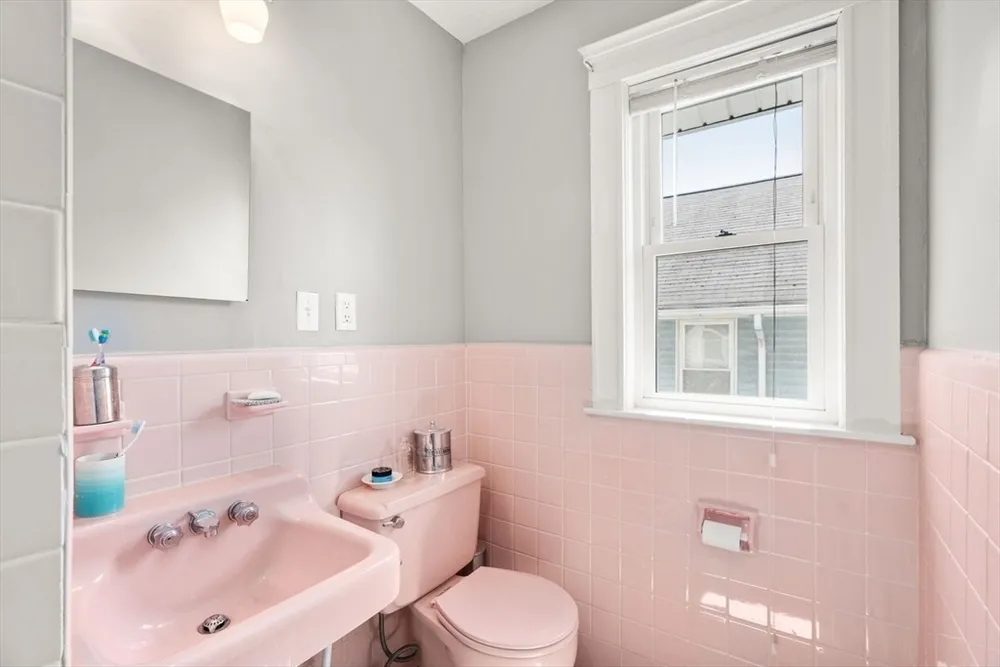 204 School St, Watertown, MA 02472