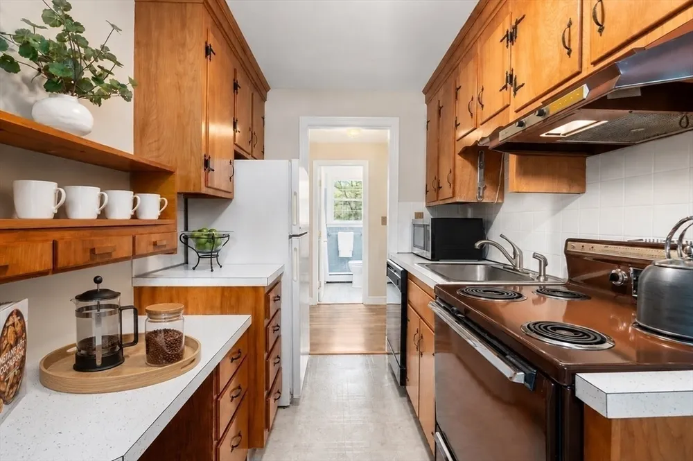 67 Blacksmith Dr, Medfield, MA 02052
