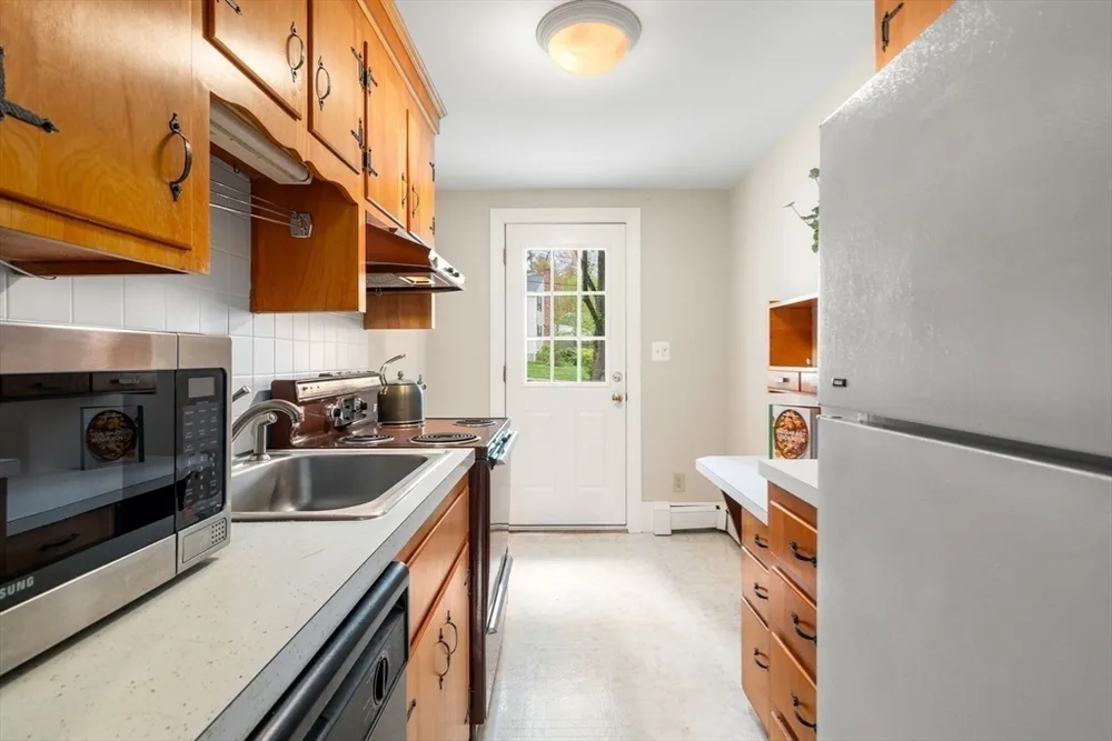 67 Blacksmith Dr, Medfield, MA 02052