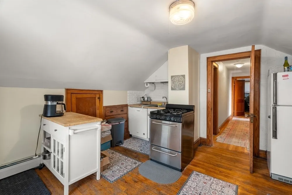 204 School St, Watertown, MA 02472