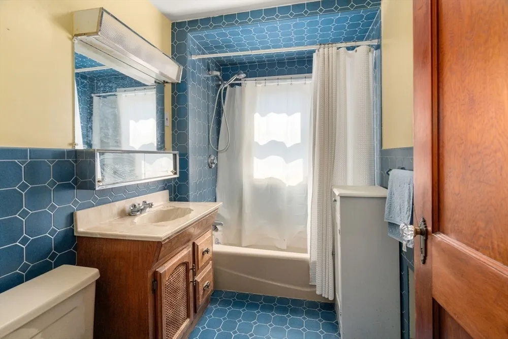 204 School St, Watertown, MA 02472