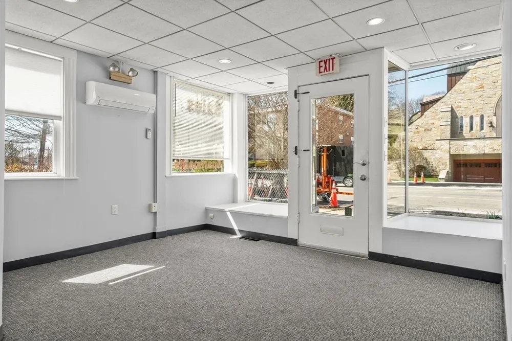 204 School St, Watertown, MA 02472