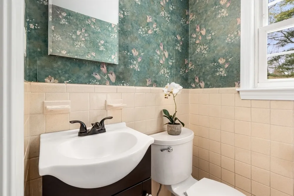67 Blacksmith Dr, Medfield, MA 02052