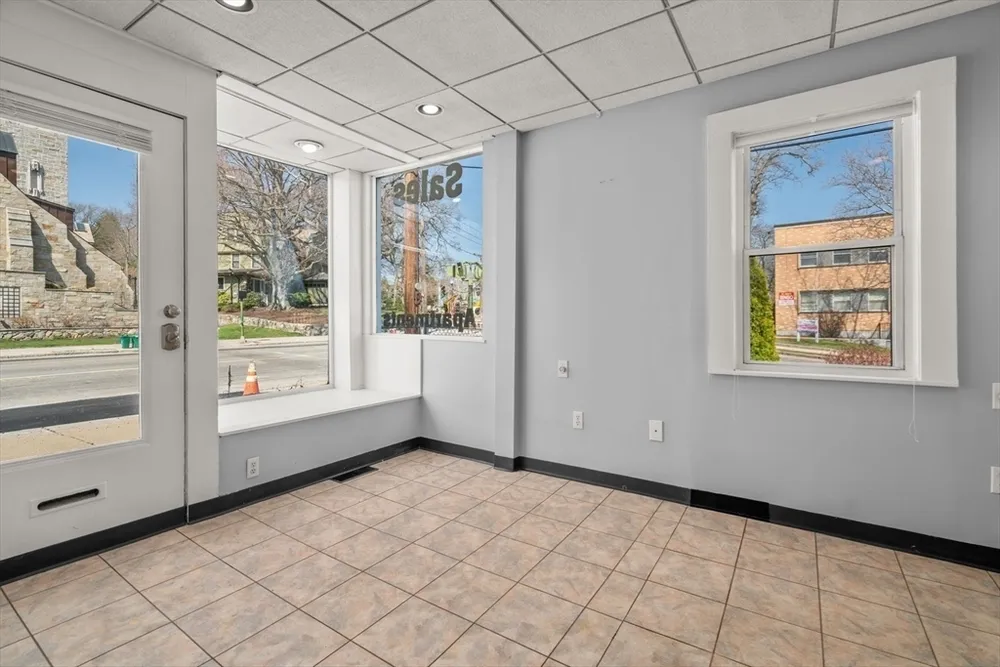 204 School St, Watertown, MA 02472