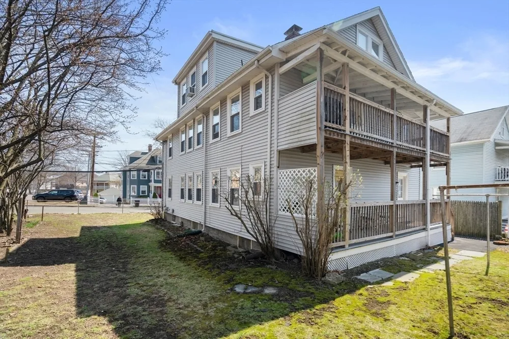 204 School St, Watertown, MA 02472