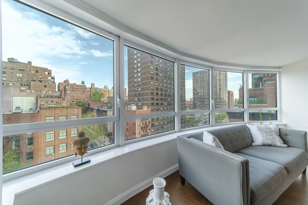 200 E 94th St, New York, NY 10128