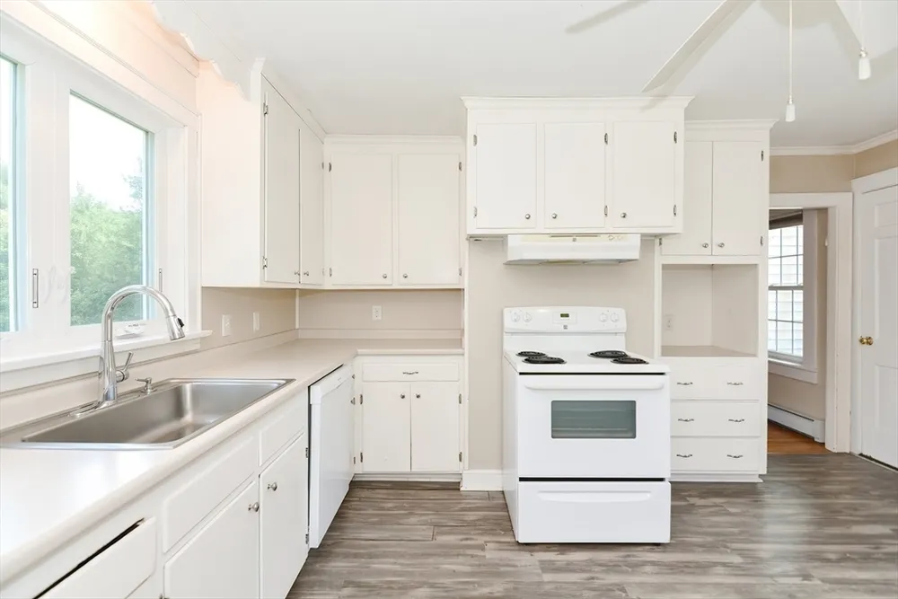 118 Main St, Norfolk, MA 02056